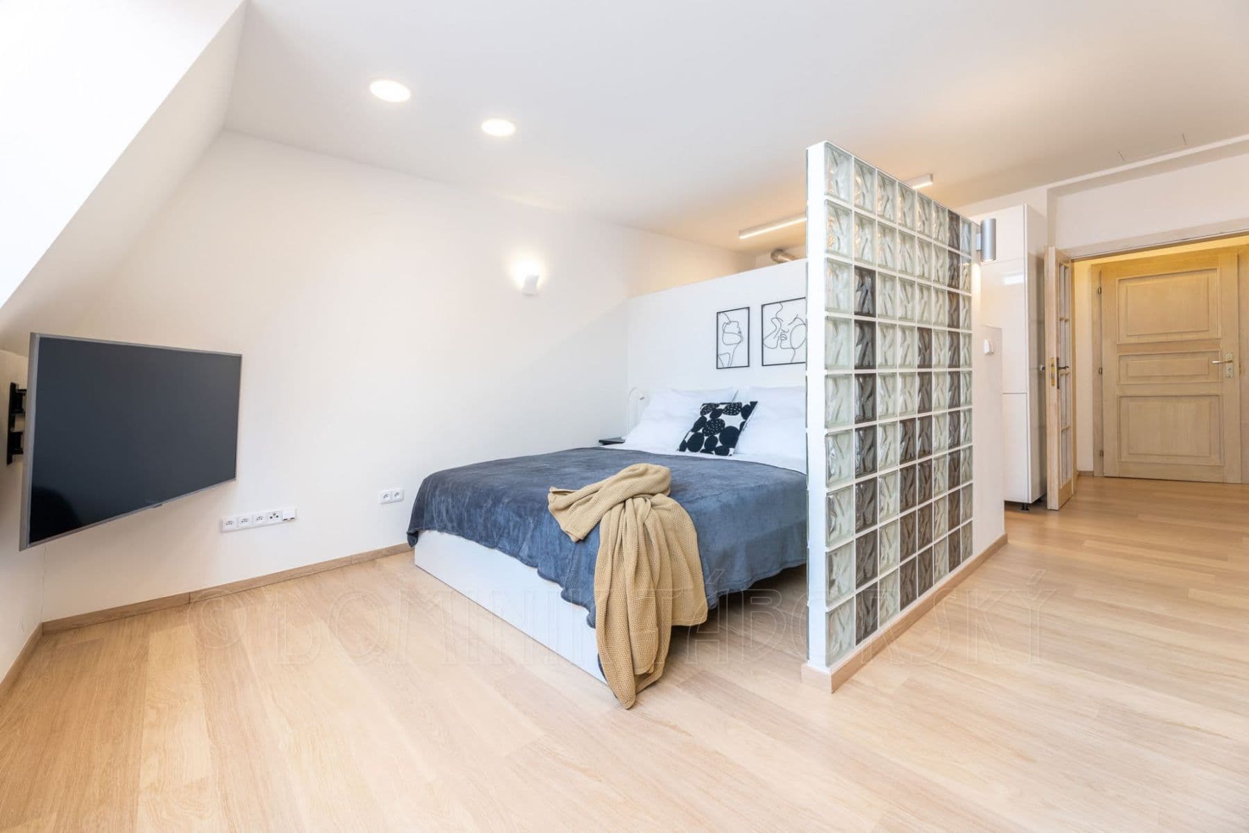 Prenájom bytu 45 m², Karlova, Praha, Praha Prenájom bytu 45 m², Karlova, Praha, Praha