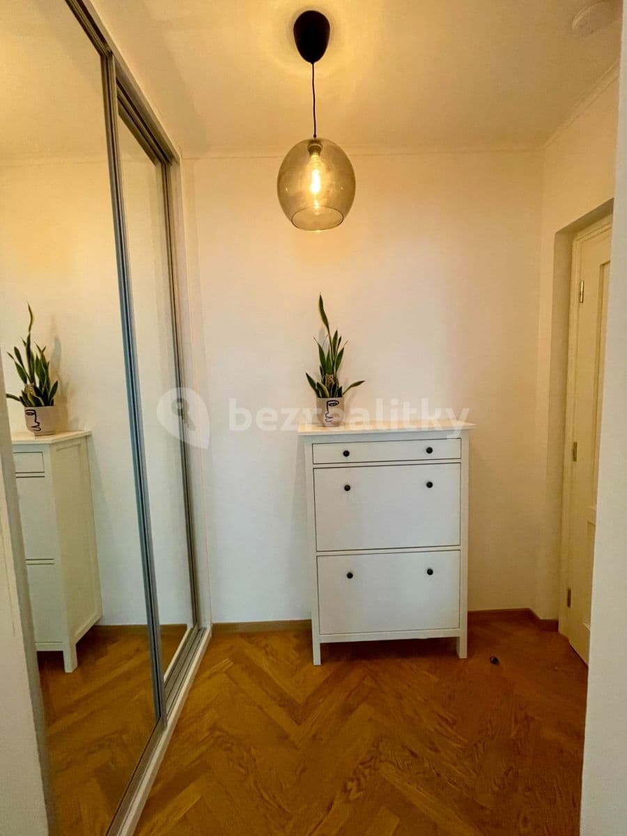 Prenájom bytu 1-izbový 27 m², Černomořská, Praha, Praha Prenájom bytu 1-izbový 27 m², Černomořská, Praha, Praha