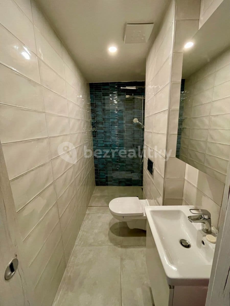 Prenájom bytu 1-izbový 27 m², Černomořská, Praha, Praha Prenájom bytu 1-izbový 27 m², Černomořská, Praha, Praha