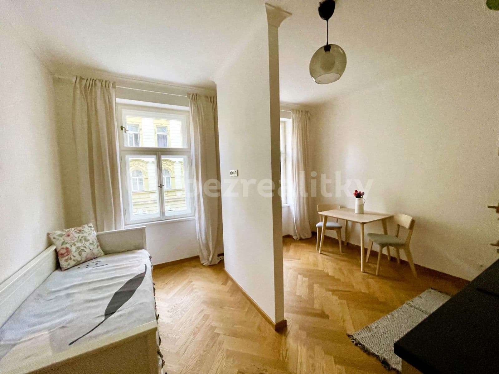 Prenájom bytu 1-izbový 27 m², Černomořská, Praha, Praha Prenájom bytu 1-izbový 27 m², Černomořská, Praha, Praha