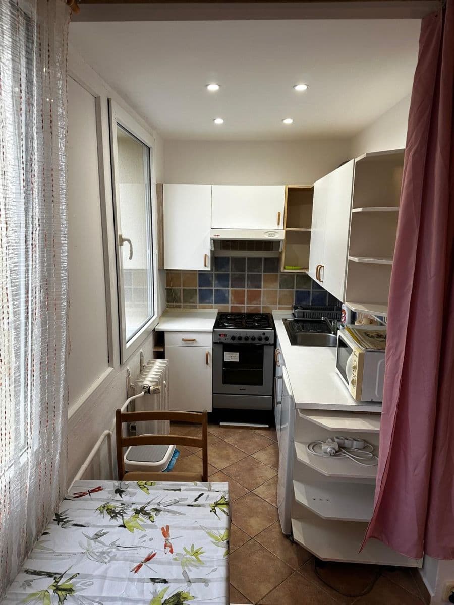 Prenájom bytu 1-izbový 27 m², Dubrovnická, Praha, Praha Prenájom bytu 1-izbový 27 m², Dubrovnická, Praha, Praha