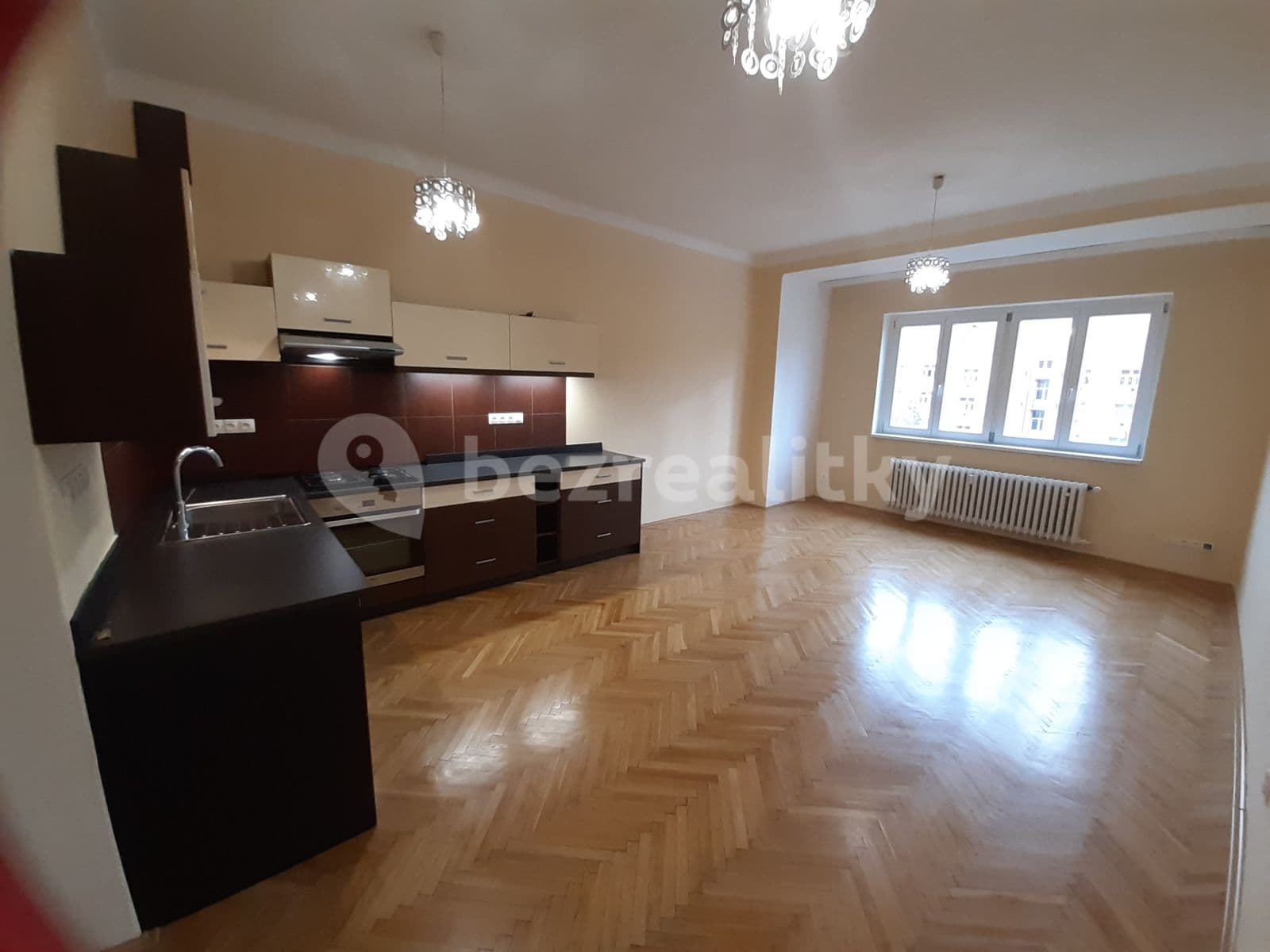 Prenájom bytu 4-izbový 96 m², Biskupcova, Praha, Praha Prenájom bytu 4-izbový 96 m², Biskupcova, Praha, Praha
