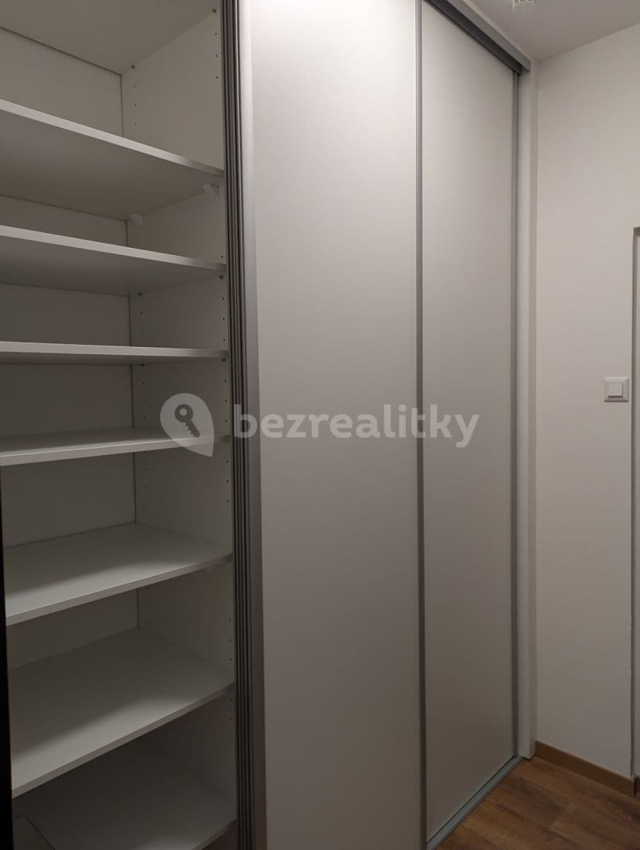 Prenájom bytu Garsoniéra 19 m², Suchdolské náměstí, Praha, Praha Prenájom bytu Garsoniéra 19 m², Suchdolské náměstí, Praha, Praha