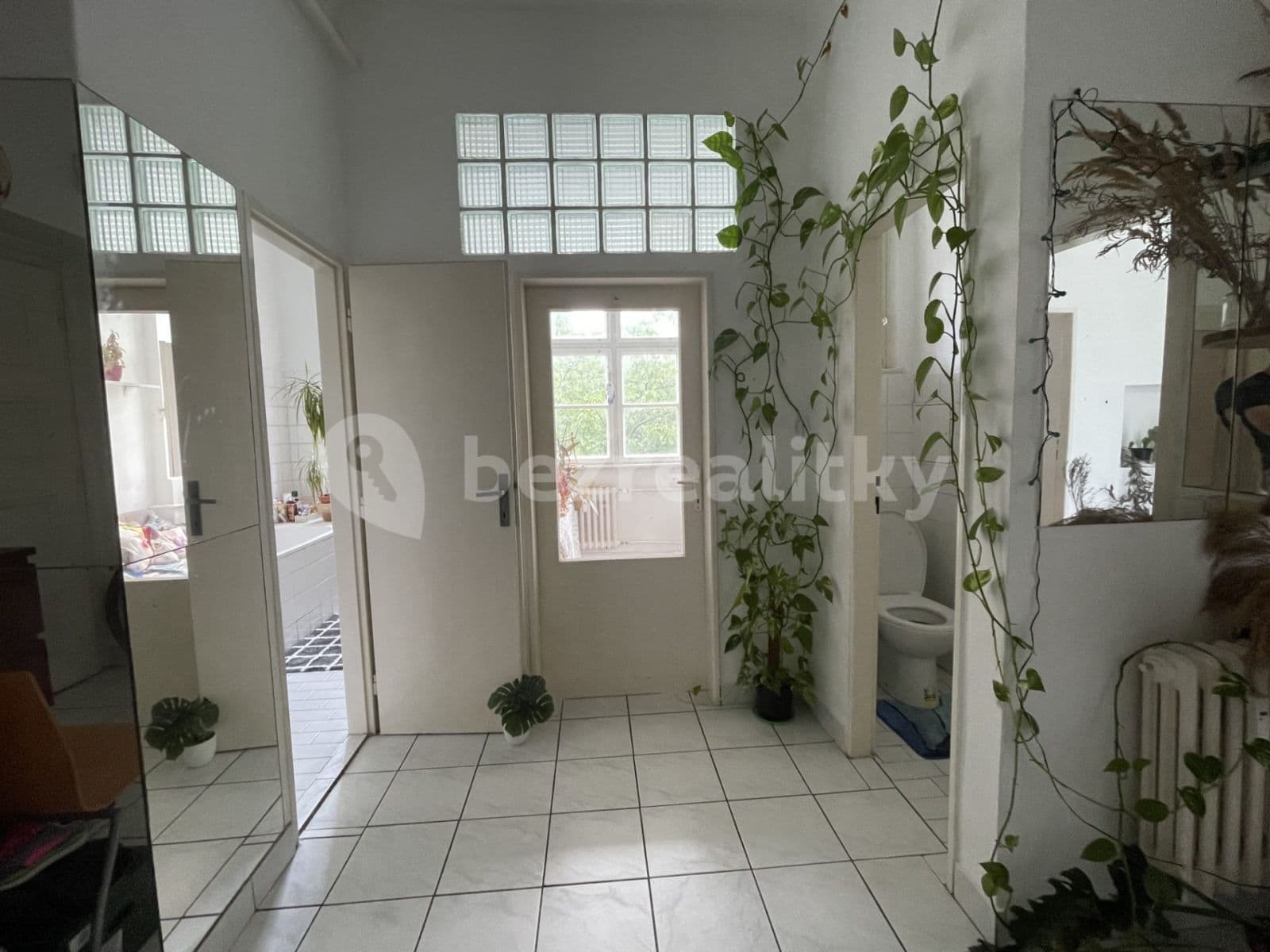 Prenájom bytu 2-izbový 94 m², Vajnorská, Nové Mesto, Bratislavský kraj Prenájom bytu 2-izbový 94 m², Vajnorská, Nové Mesto, Bratislavský kraj
