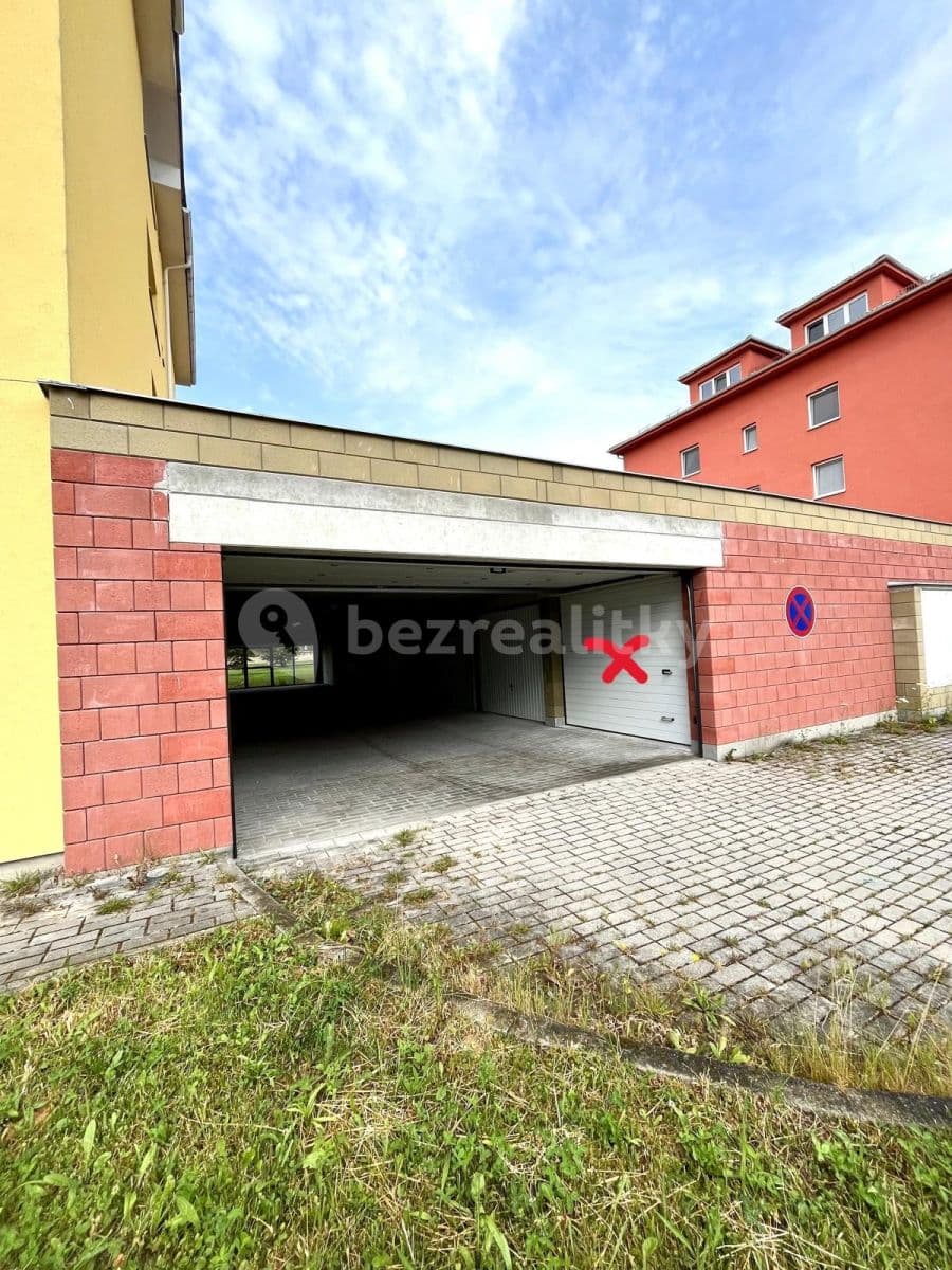 Prenájom garáže 16 m², Spojovací, České Budějovice, Jihočeský kraj Prenájom garáže 16 m², Spojovací, České Budějovice, Jihočeský kraj
