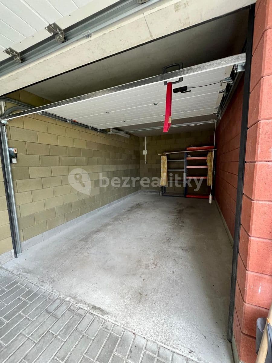 Prenájom garáže 16 m², Spojovací, České Budějovice, Jihočeský kraj Prenájom garáže 16 m², Spojovací, České Budějovice, Jihočeský kraj