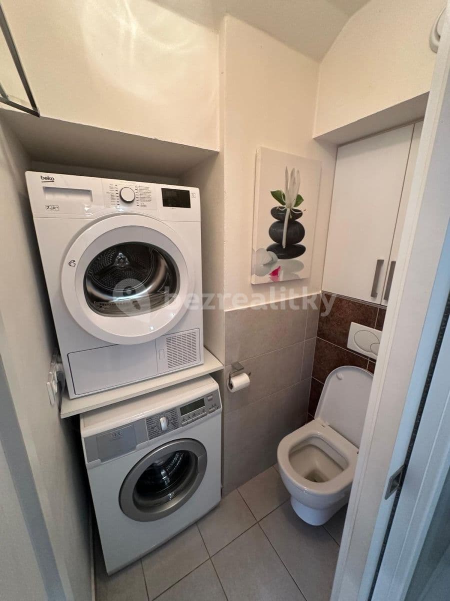 Prenájom bytu 2-izbový 47 m², Hradešínská, Praha, Praha Prenájom bytu 2-izbový 47 m², Hradešínská, Praha, Praha