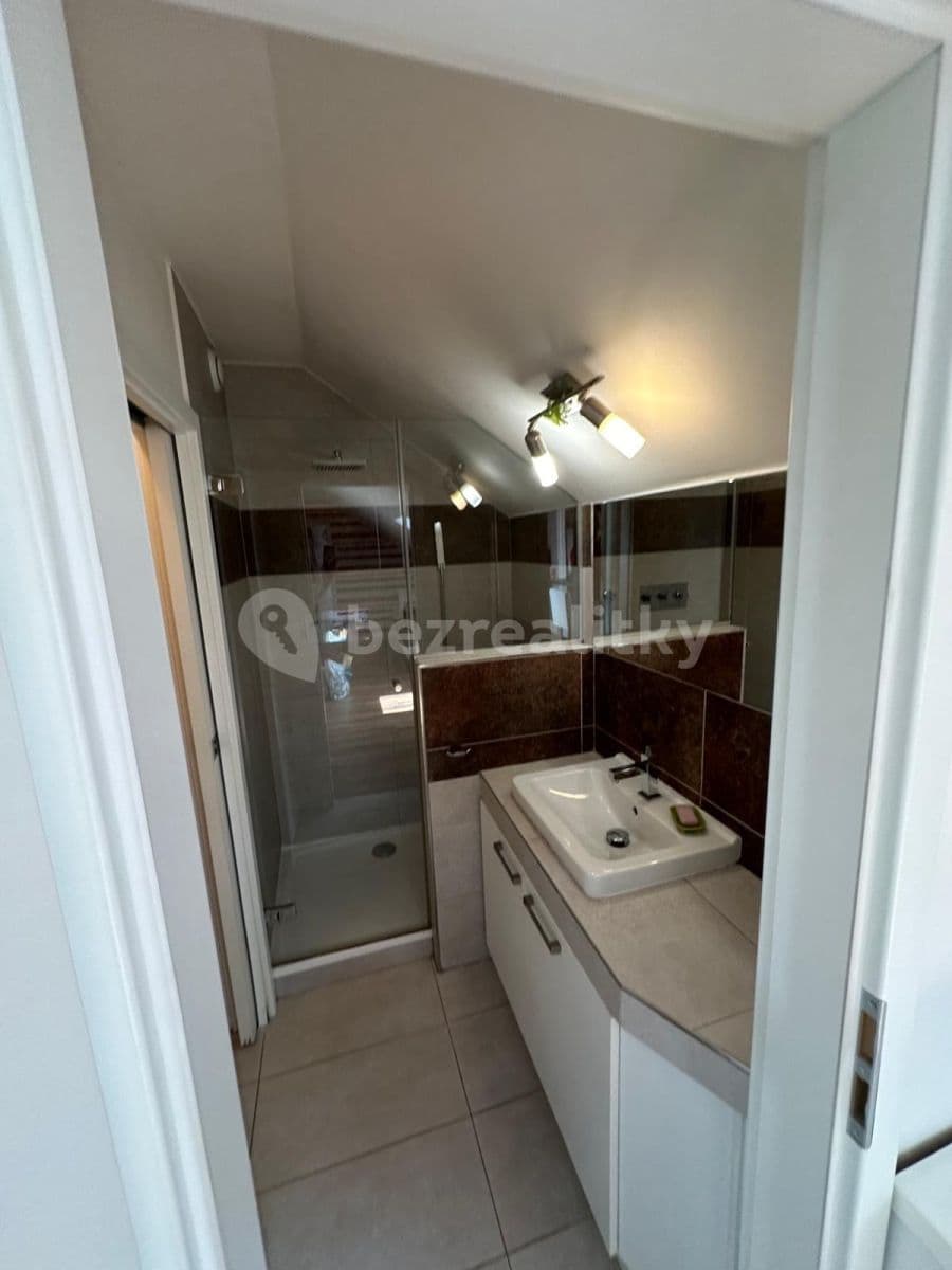 Prenájom bytu 2-izbový 47 m², Hradešínská, Praha, Praha Prenájom bytu 2-izbový 47 m², Hradešínská, Praha, Praha