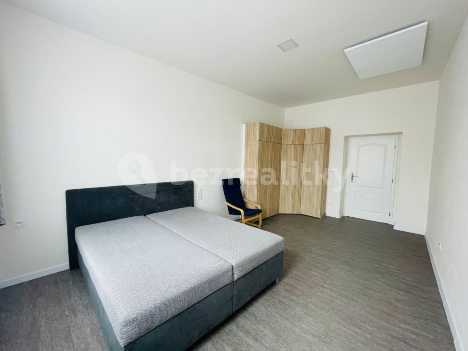 Prenájom bytu 2-izbový 40 m², Na Laurové, Praha, Praha Prenájom bytu 2-izbový 40 m², Na Laurové, Praha, Praha