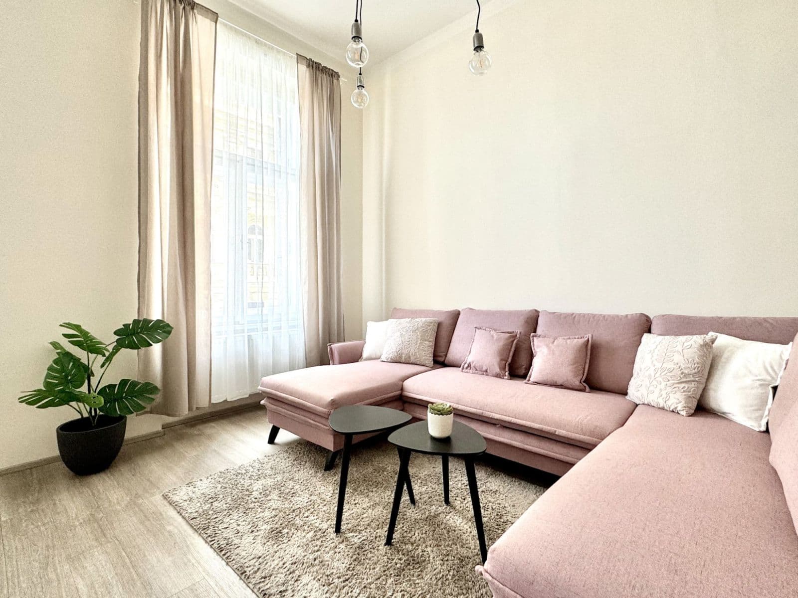 Prenájom bytu 133 m², Španělská, Praha, Praha Prenájom bytu 133 m², Španělská, Praha, Praha