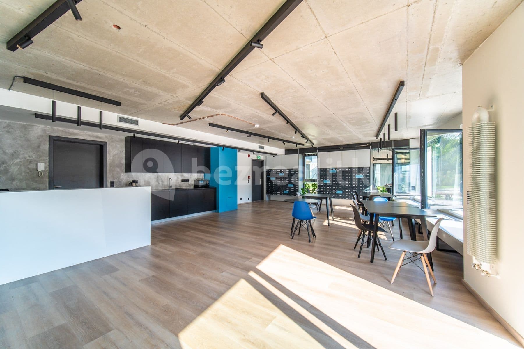 Prenájom bytu 1-izbový 43 m², Nurmiho, Praha, Praha Prenájom bytu 1-izbový 43 m², Nurmiho, Praha, Praha