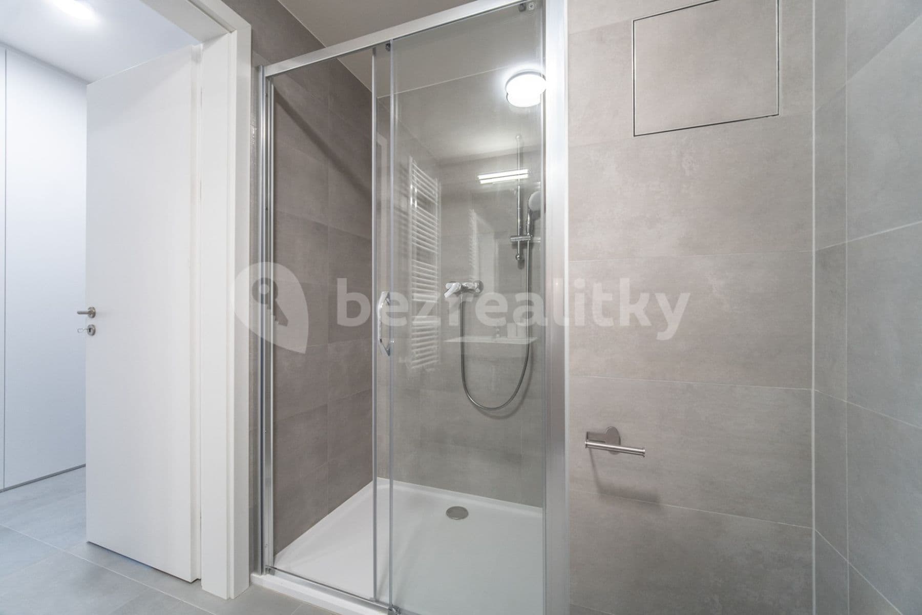 Prenájom bytu 1-izbový 43 m², Nurmiho, Praha, Praha Prenájom bytu 1-izbový 43 m², Nurmiho, Praha, Praha