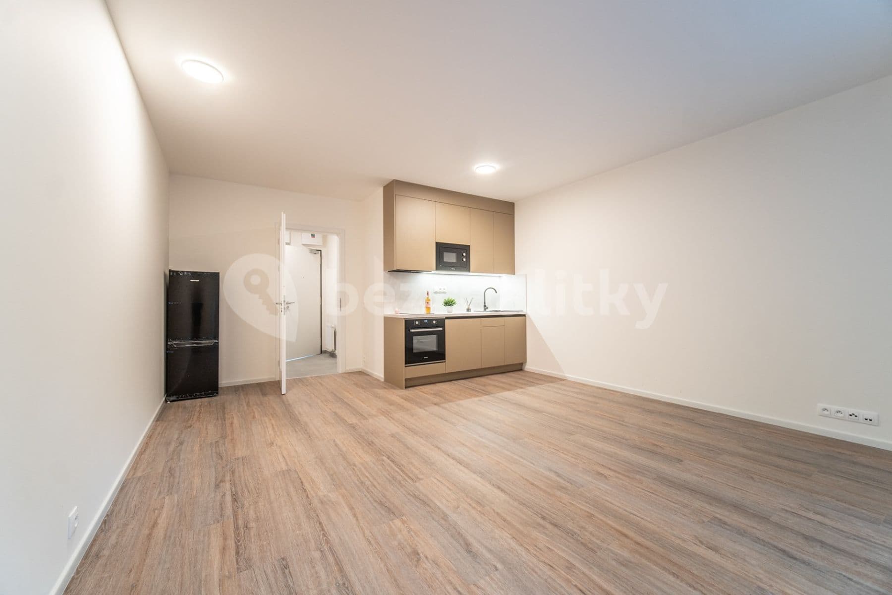 Prenájom bytu 1-izbový 43 m², Nurmiho, Praha, Praha Prenájom bytu 1-izbový 43 m², Nurmiho, Praha, Praha