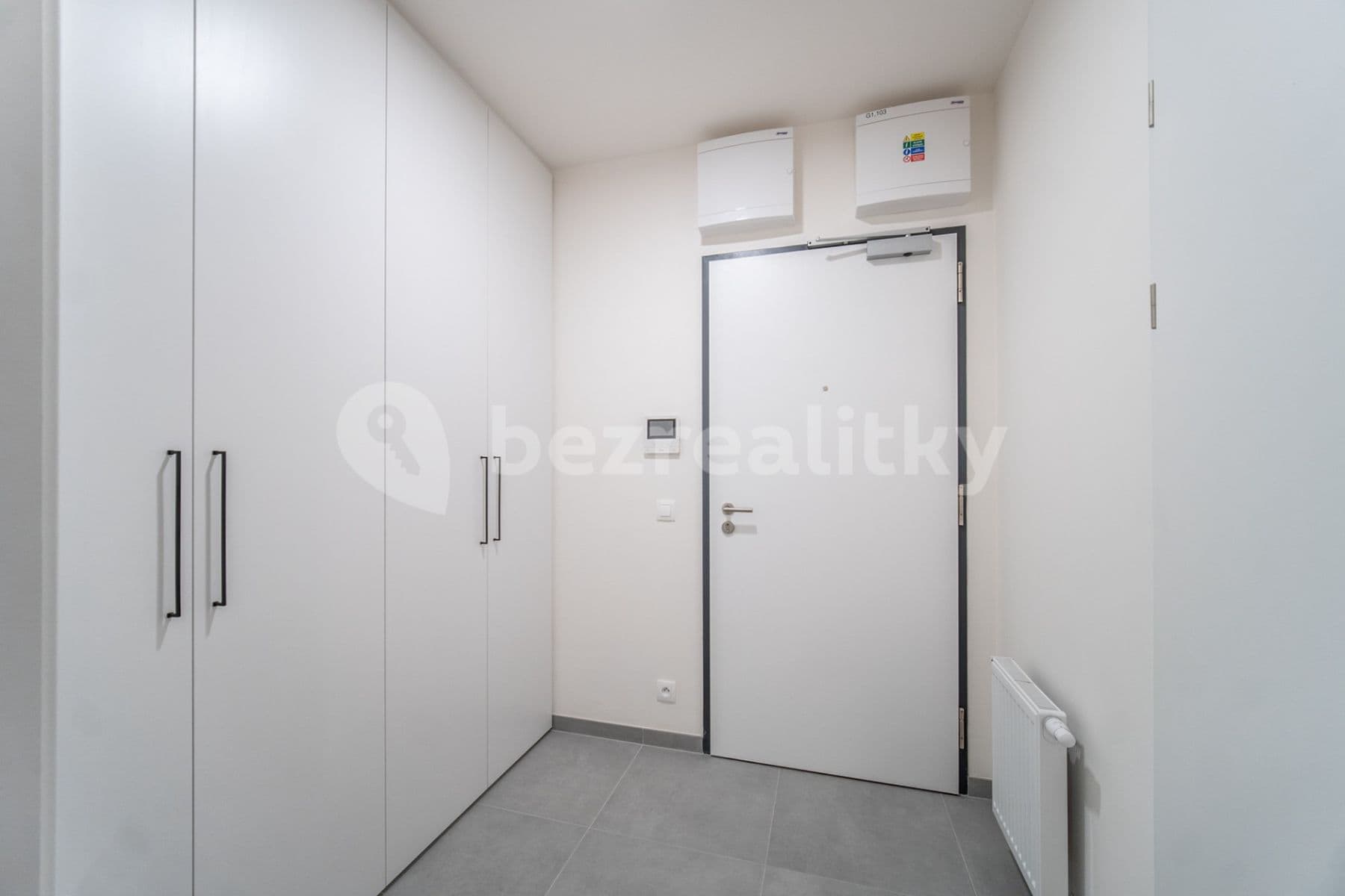 Prenájom bytu 1-izbový 43 m², Nurmiho, Praha, Praha Prenájom bytu 1-izbový 43 m², Nurmiho, Praha, Praha