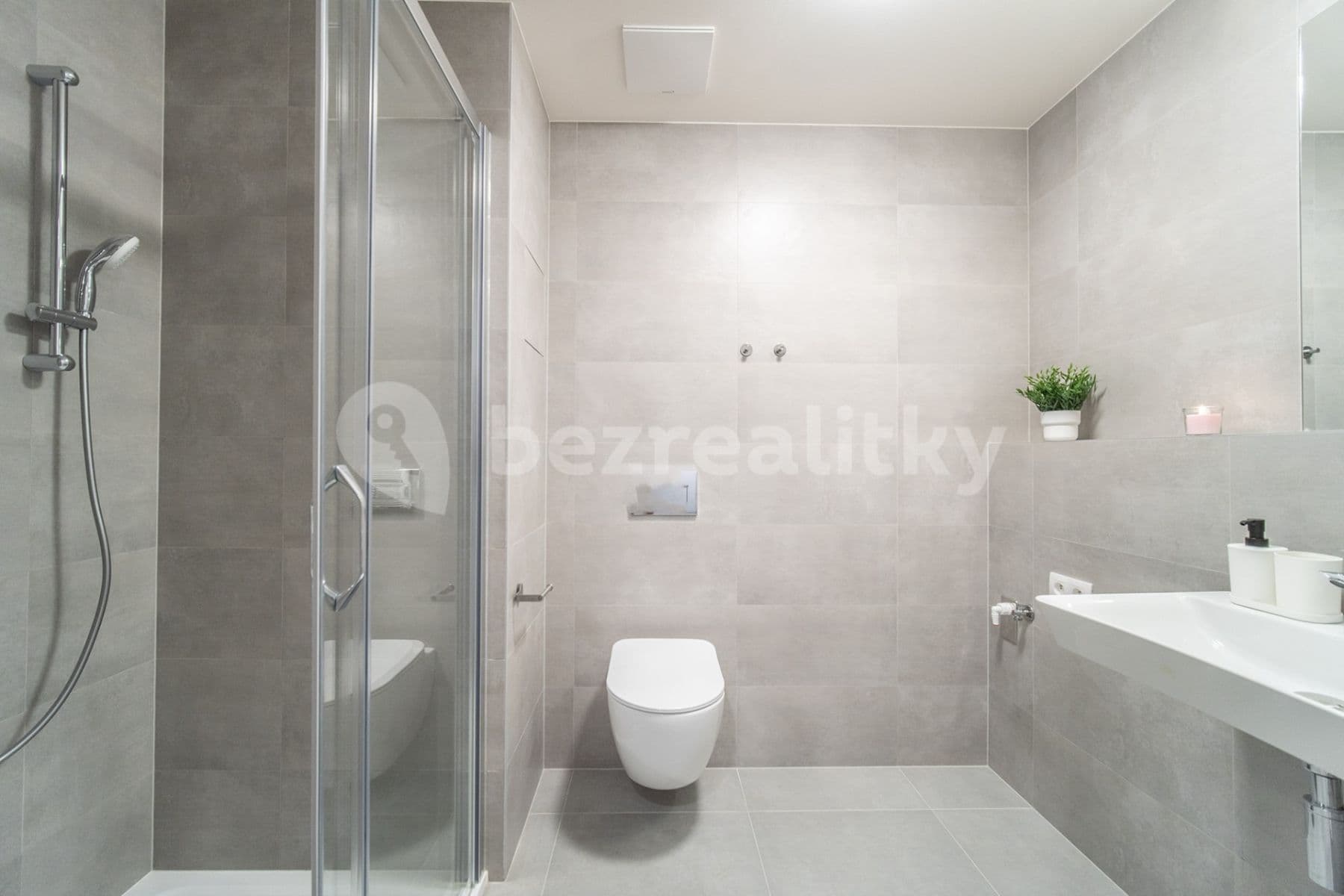 Prenájom bytu 1-izbový 43 m², Nurmiho, Praha, Praha Prenájom bytu 1-izbový 43 m², Nurmiho, Praha, Praha