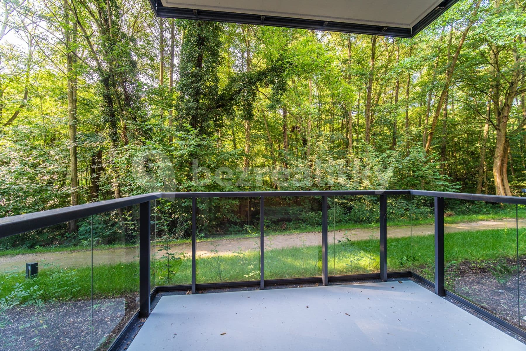 Prenájom bytu 1-izbový 43 m², Nurmiho, Praha, Praha Prenájom bytu 1-izbový 43 m², Nurmiho, Praha, Praha