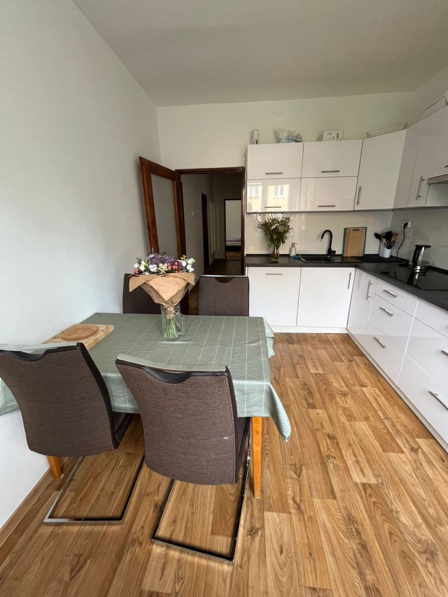 Prenájom bytu 3-izbový 70 m², Herálecká Ⅲ, Praha, Praha Prenájom bytu 3-izbový 70 m², Herálecká Ⅲ, Praha, Praha