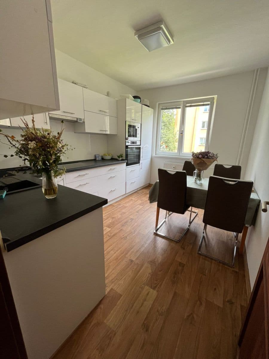 Prenájom bytu 3-izbový 70 m², Herálecká Ⅲ, Praha, Praha Prenájom bytu 3-izbový 70 m², Herálecká Ⅲ, Praha, Praha