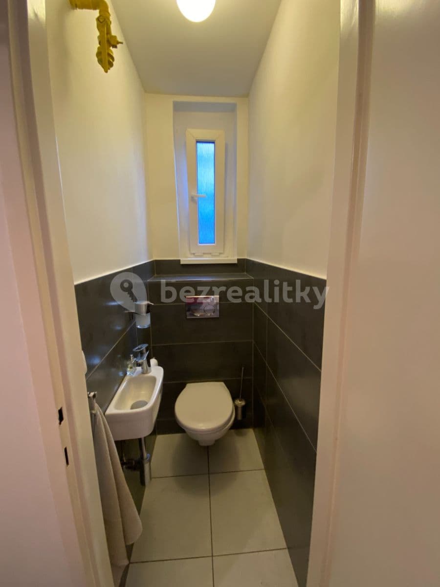 Prenájom bytu 3-izbový 72 m², Grafická, Praha, Praha Prenájom bytu 3-izbový 72 m², Grafická, Praha, Praha