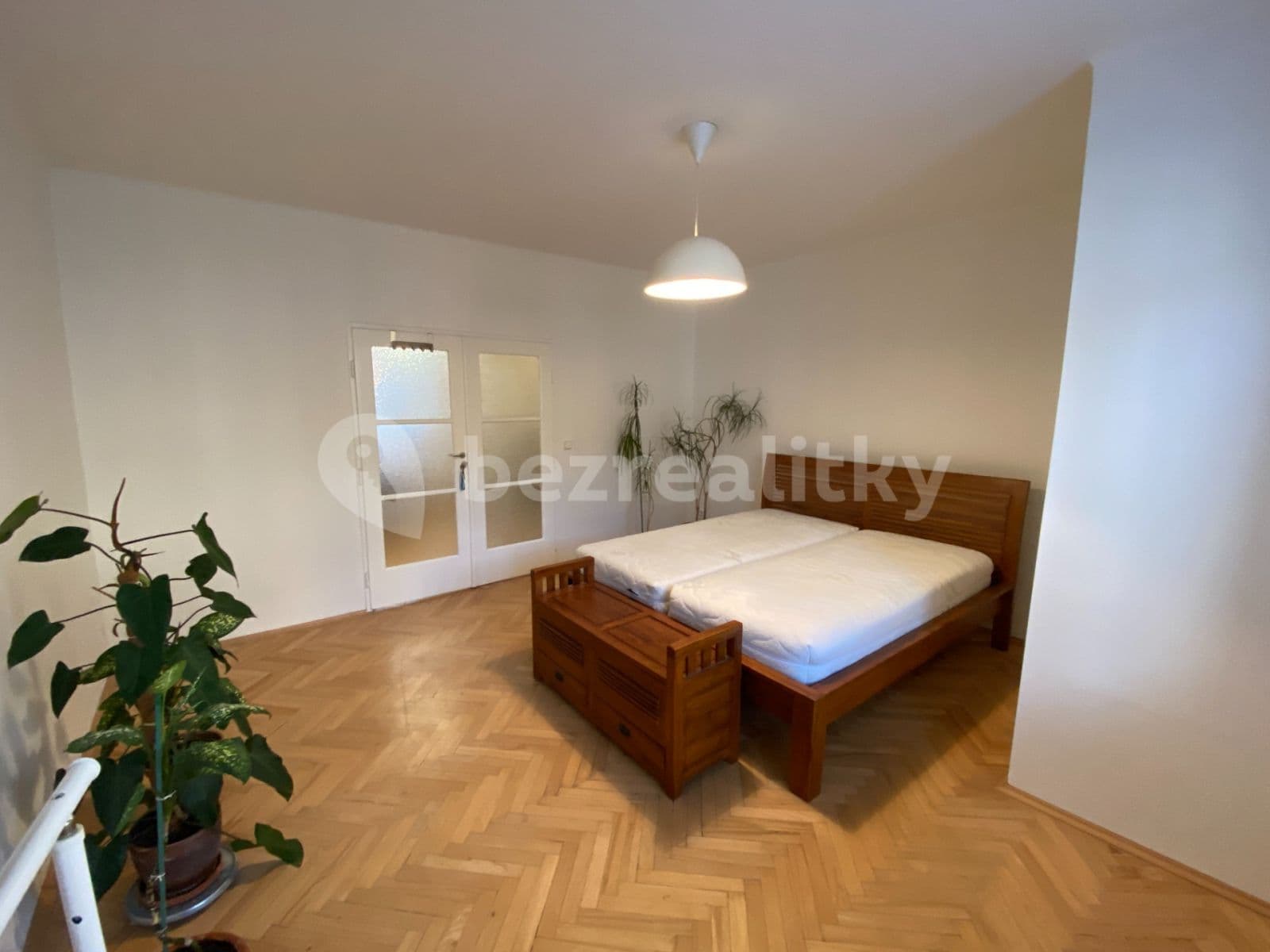 Prenájom bytu 3-izbový 72 m², Grafická, Praha, Praha Prenájom bytu 3-izbový 72 m², Grafická, Praha, Praha