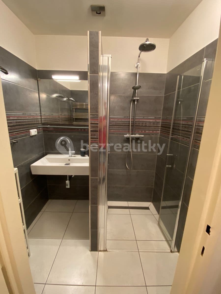 Prenájom bytu 3-izbový 72 m², Grafická, Praha, Praha Prenájom bytu 3-izbový 72 m², Grafická, Praha, Praha