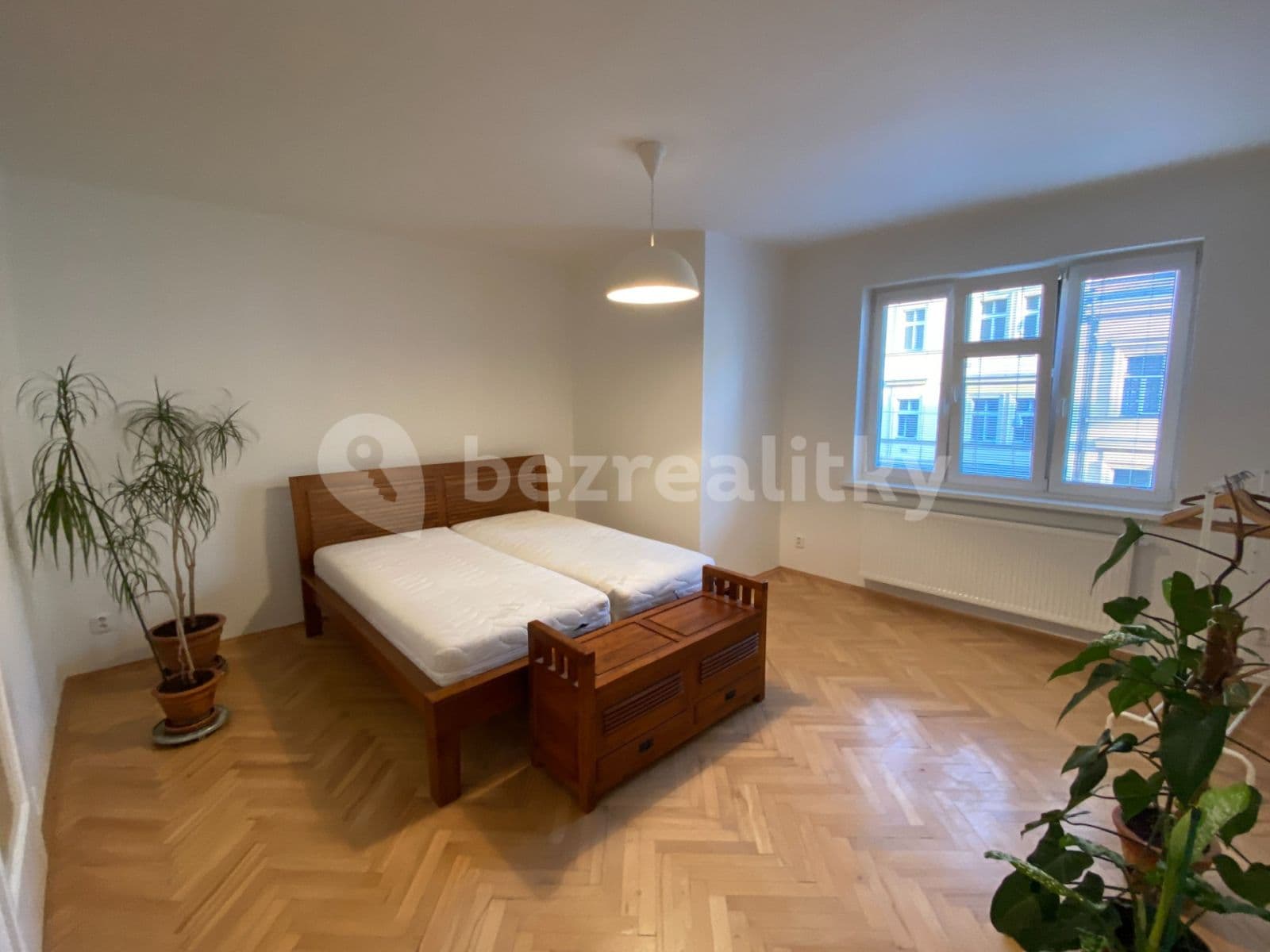 Prenájom bytu 3-izbový 72 m², Grafická, Praha, Praha Prenájom bytu 3-izbový 72 m², Grafická, Praha, Praha