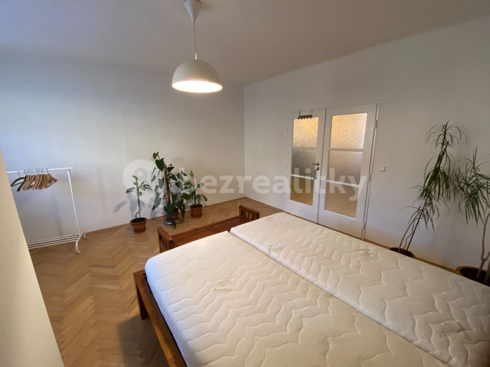Prenájom bytu 3-izbový 72 m², Grafická, Praha, Praha Prenájom bytu 3-izbový 72 m², Grafická, Praha, Praha