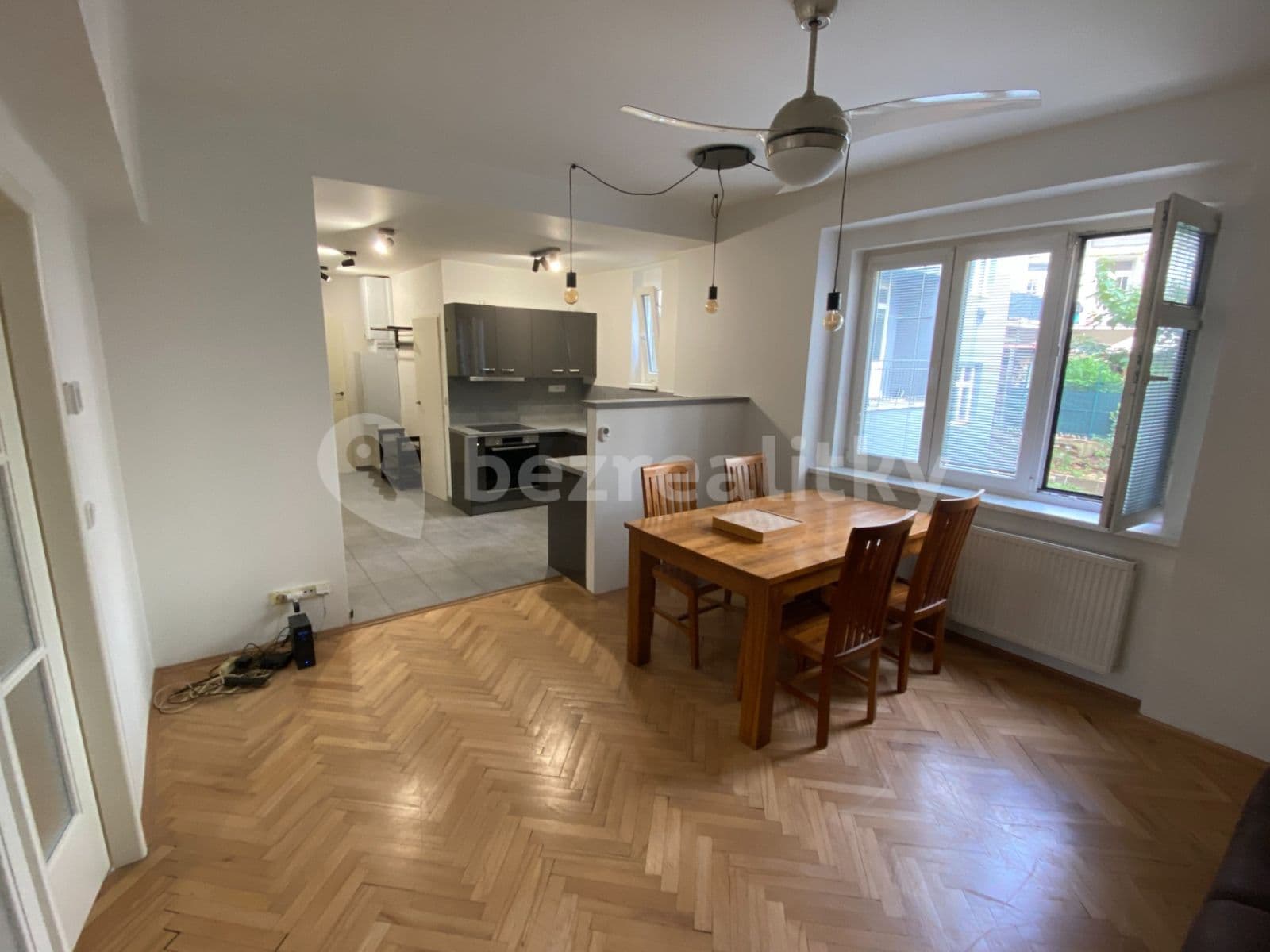 Prenájom bytu 3-izbový 72 m², Grafická, Praha, Praha Prenájom bytu 3-izbový 72 m², Grafická, Praha, Praha