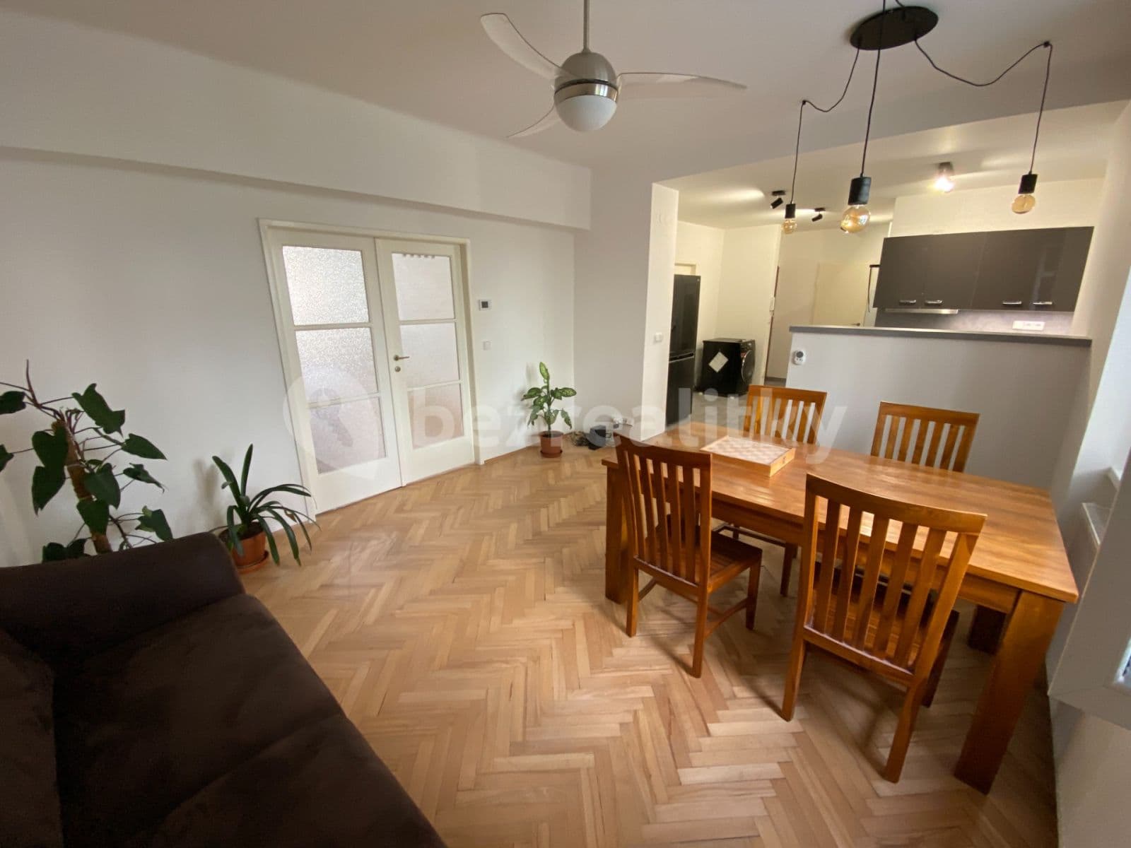 Prenájom bytu 3-izbový 72 m², Grafická, Praha, Praha Prenájom bytu 3-izbový 72 m², Grafická, Praha, Praha