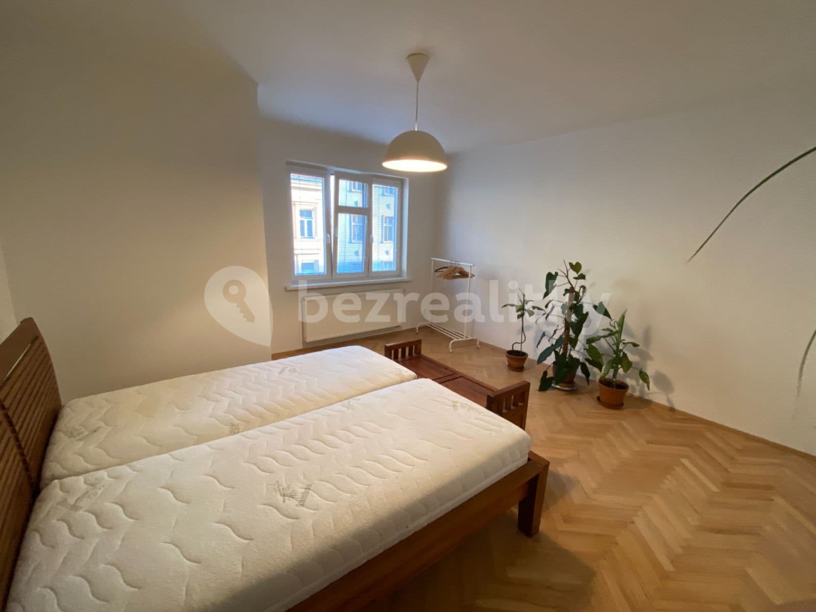 Prenájom bytu 3-izbový 72 m², Grafická, Praha, Praha Prenájom bytu 3-izbový 72 m², Grafická, Praha, Praha