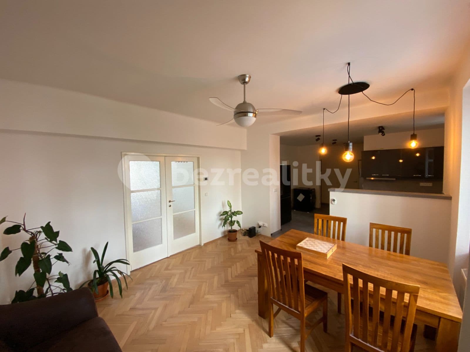 Prenájom bytu 3-izbový 72 m², Grafická, Praha, Praha Prenájom bytu 3-izbový 72 m², Grafická, Praha, Praha