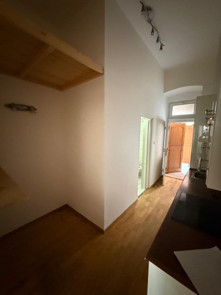 Prenájom bytu 1-izbový 27 m², Jeronýmova, Praha, Praha Prenájom bytu 1-izbový 27 m², Jeronýmova, Praha, Praha