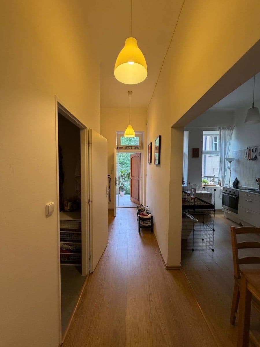 Prenájom bytu 1-izbový 41 m², Jeronýmova, Praha, Praha Prenájom bytu 1-izbový 41 m², Jeronýmova, Praha, Praha