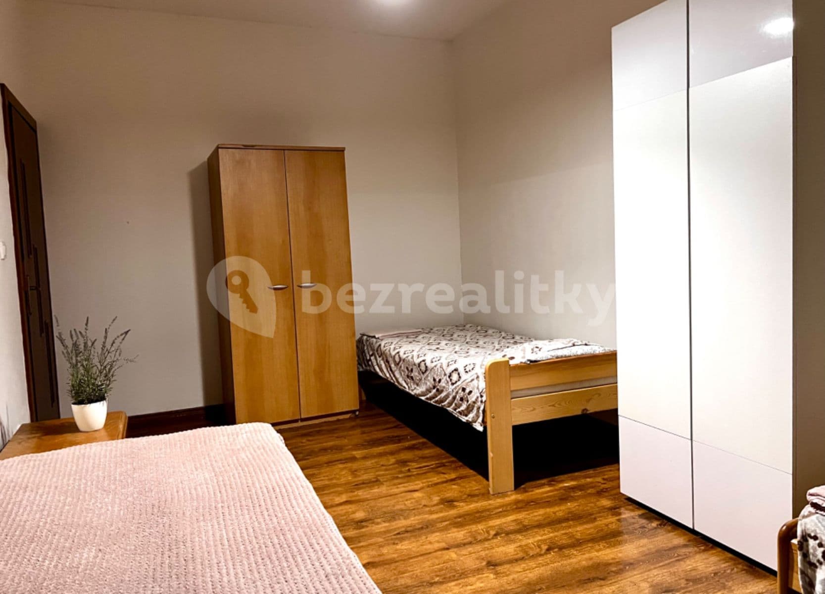 Prenájom bytu 1-izbový 120 m², Vlašimská, Benešov, Středočeský kraj Prenájom bytu 1-izbový 120 m², Vlašimská, Benešov, Středočeský kraj