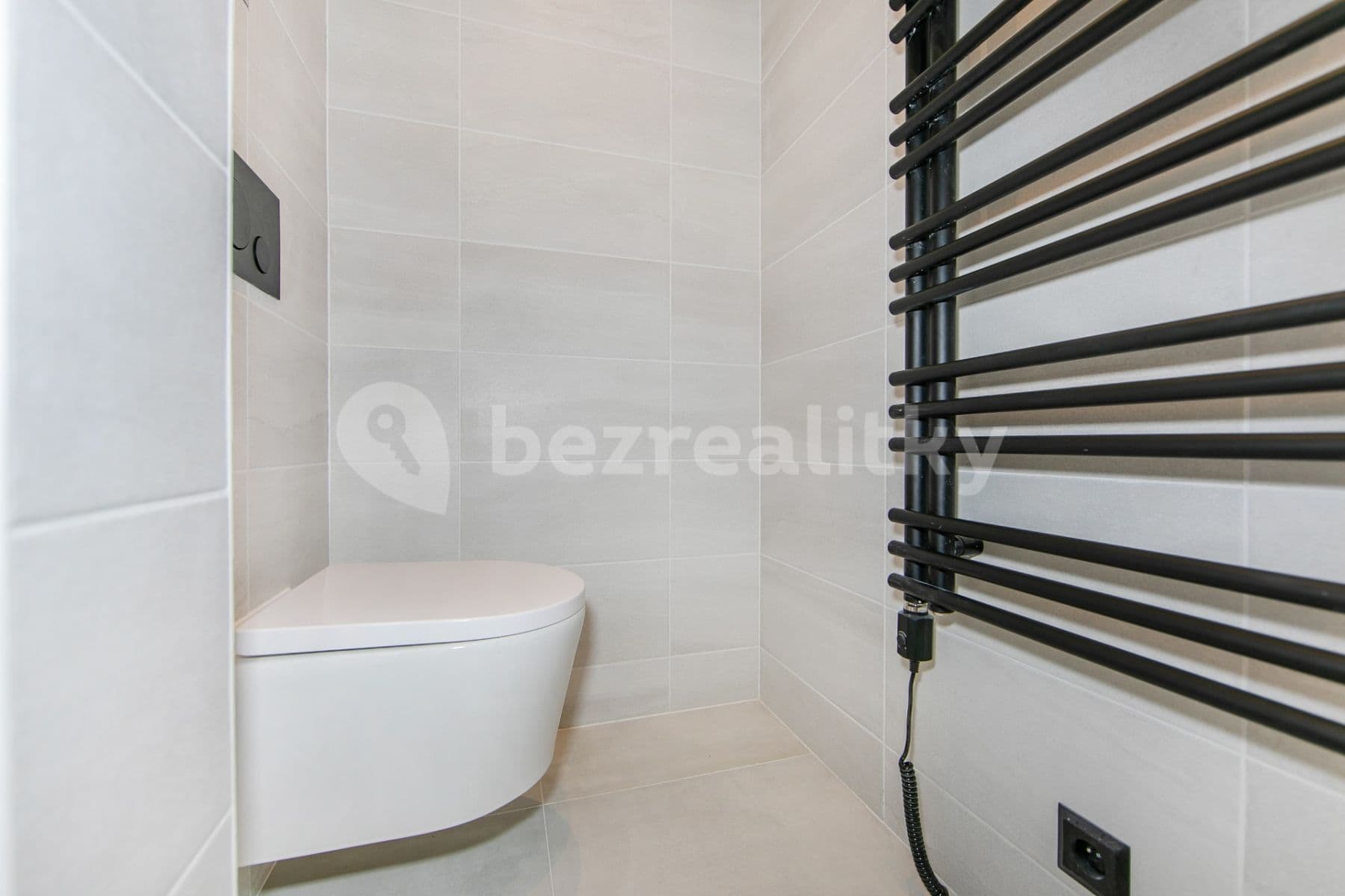 Prenájom bytu 1-izbový 39 m², Ledecká, Plzeň, Plzeňský kraj Prenájom bytu 1-izbový 39 m², Ledecká, Plzeň, Plzeňský kraj