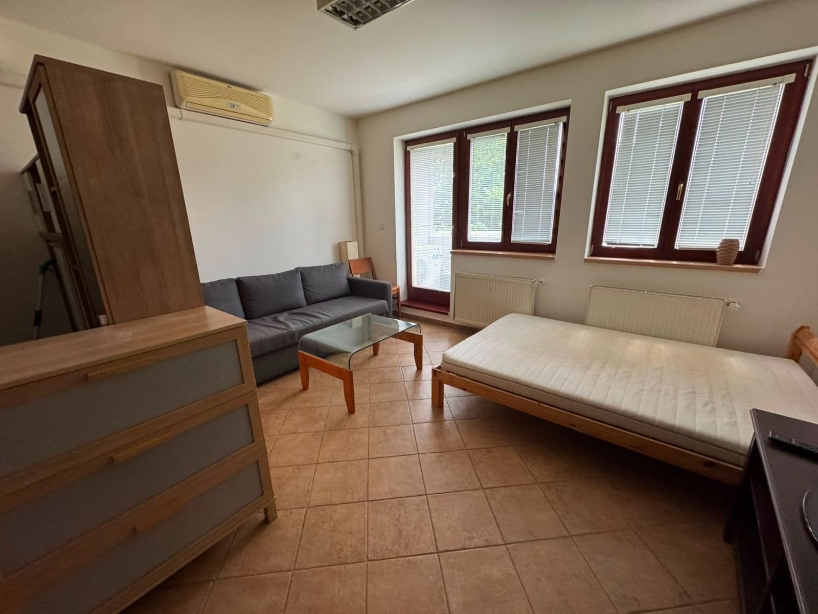 Prenájom bytu 1-izbový 38 m², Praha, Praha Prenájom bytu 1-izbový 38 m², Praha, Praha