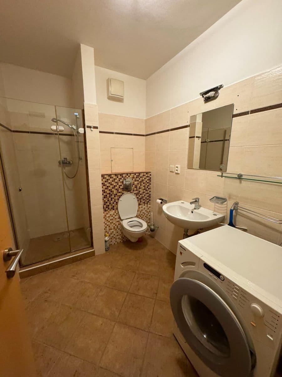 Prenájom bytu 1-izbový 38 m², Praha, Praha Prenájom bytu 1-izbový 38 m², Praha, Praha