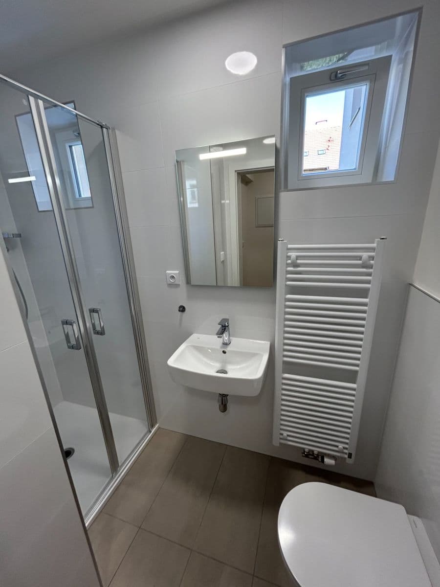 Prenájom bytu 2-izbový 41 m², U Santošky, Praha, Praha Prenájom bytu 2-izbový 41 m², U Santošky, Praha, Praha