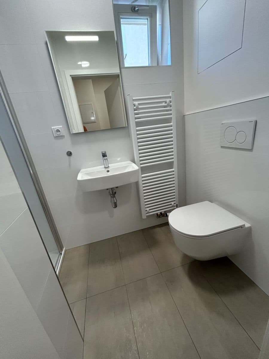 Prenájom bytu 2-izbový 41 m², U Santošky, Praha, Praha Prenájom bytu 2-izbový 41 m², U Santošky, Praha, Praha