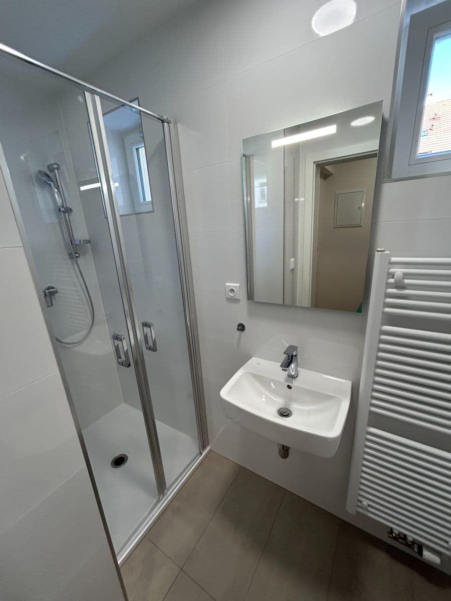 Prenájom bytu 2-izbový 41 m², U Santošky, Praha, Praha Prenájom bytu 2-izbový 41 m², U Santošky, Praha, Praha