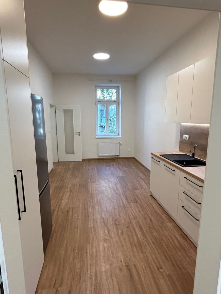 Prenájom bytu 2-izbový 41 m², U Santošky, Praha, Praha Prenájom bytu 2-izbový 41 m², U Santošky, Praha, Praha