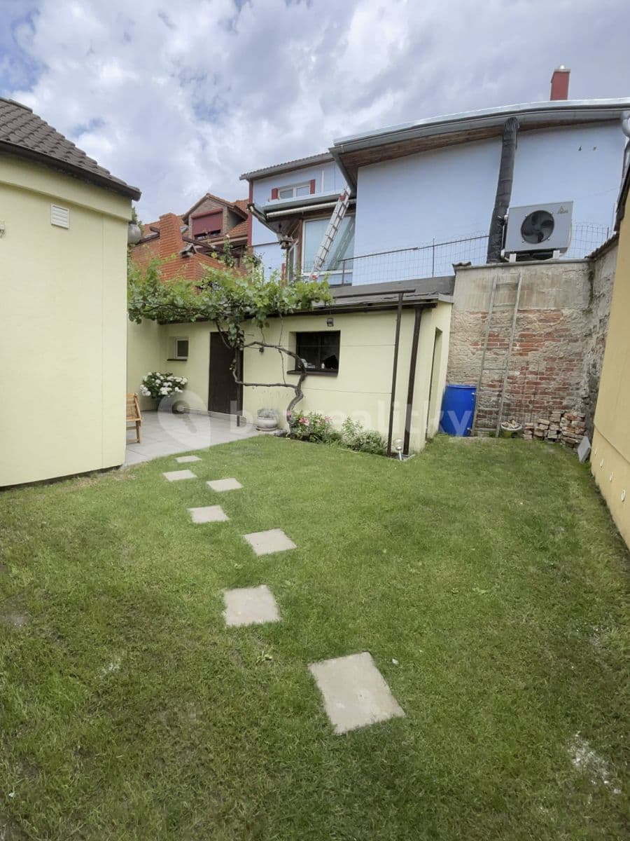 Prenájom bytu 4-izbový 82 m², Záběhlická, Praha, Praha Prenájom bytu 4-izbový 82 m², Záběhlická, Praha, Praha