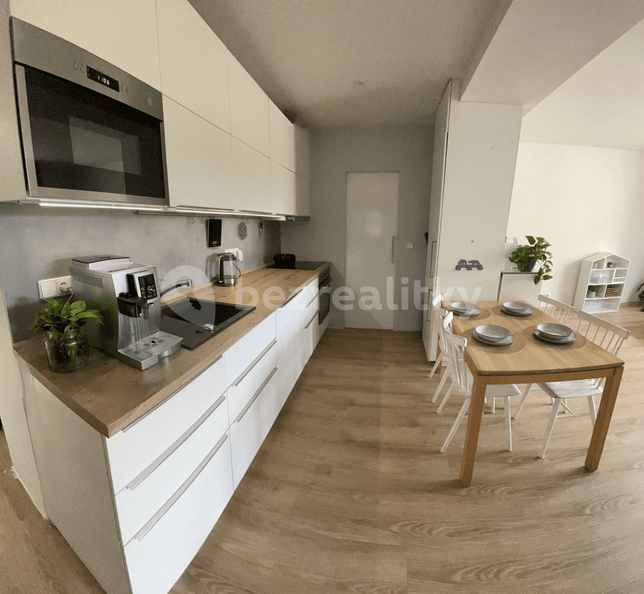 Prenájom bytu 4-izbový 82 m², Záběhlická, Praha, Praha Prenájom bytu 4-izbový 82 m², Záběhlická, Praha, Praha