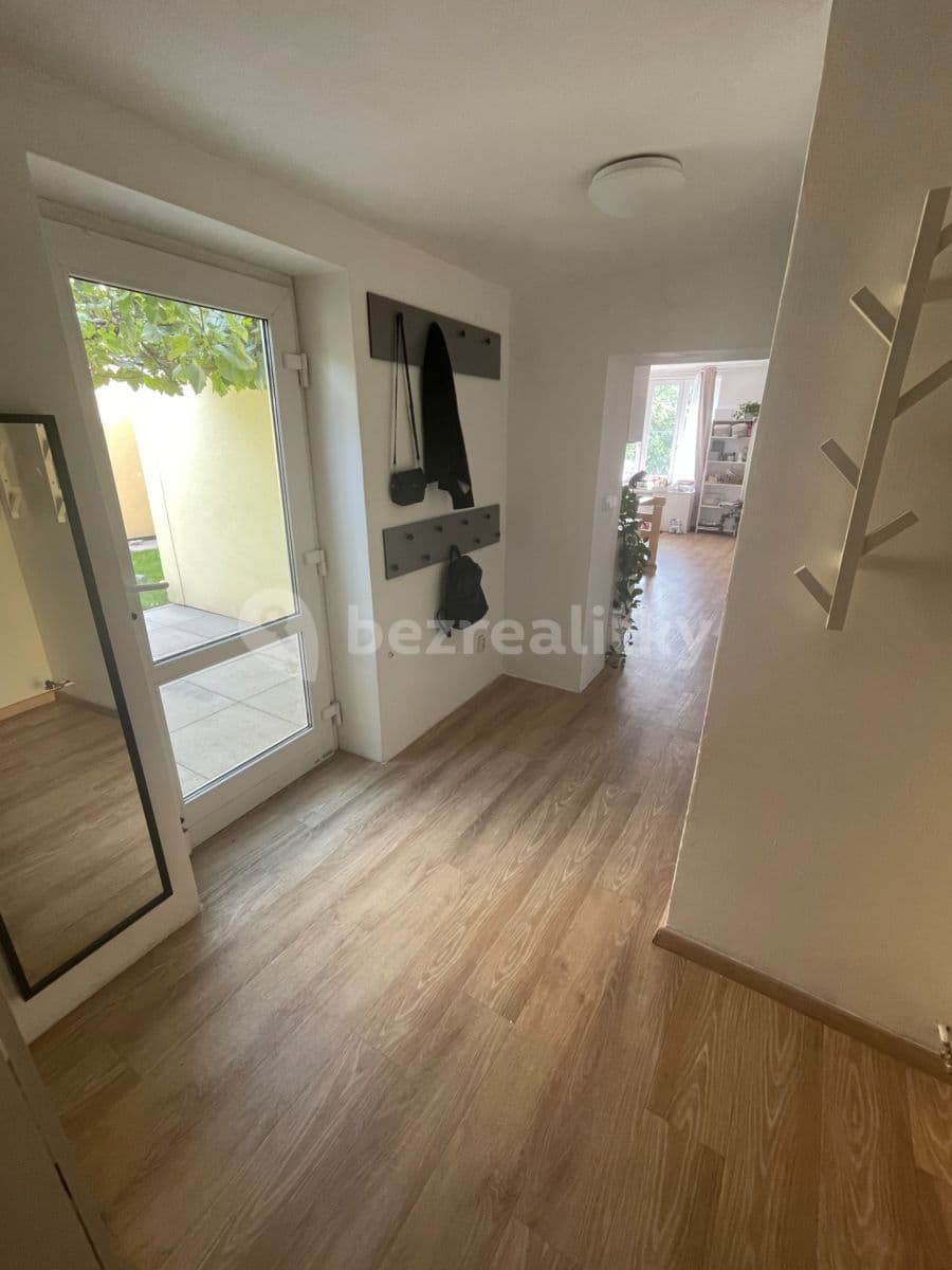 Prenájom bytu 4-izbový 82 m², Záběhlická, Praha, Praha Prenájom bytu 4-izbový 82 m², Záběhlická, Praha, Praha