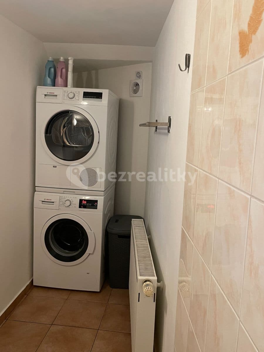 Prenájom bytu 4-izbový 82 m², Záběhlická, Praha, Praha Prenájom bytu 4-izbový 82 m², Záběhlická, Praha, Praha