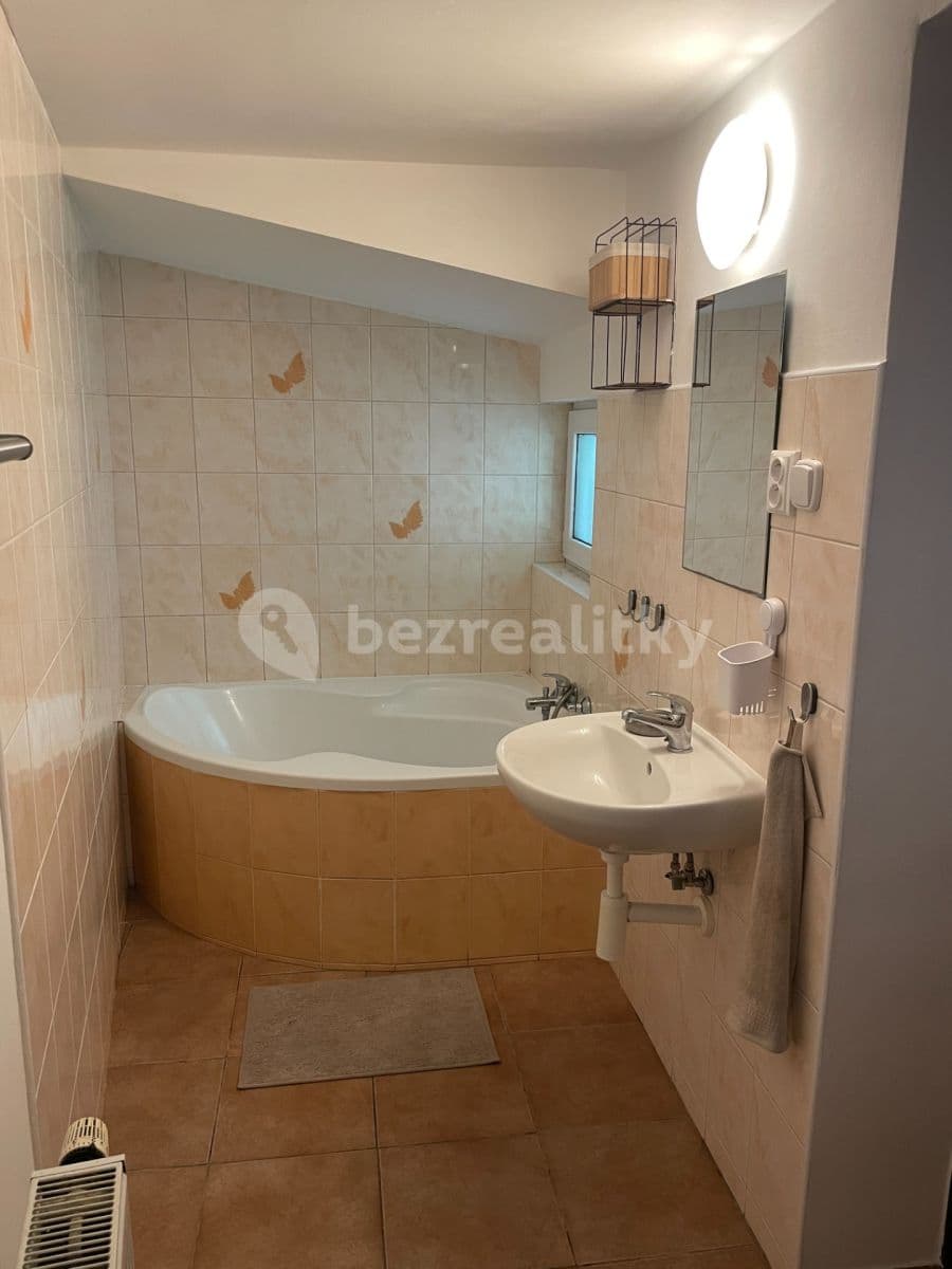 Prenájom bytu 4-izbový 82 m², Záběhlická, Praha, Praha Prenájom bytu 4-izbový 82 m², Záběhlická, Praha, Praha