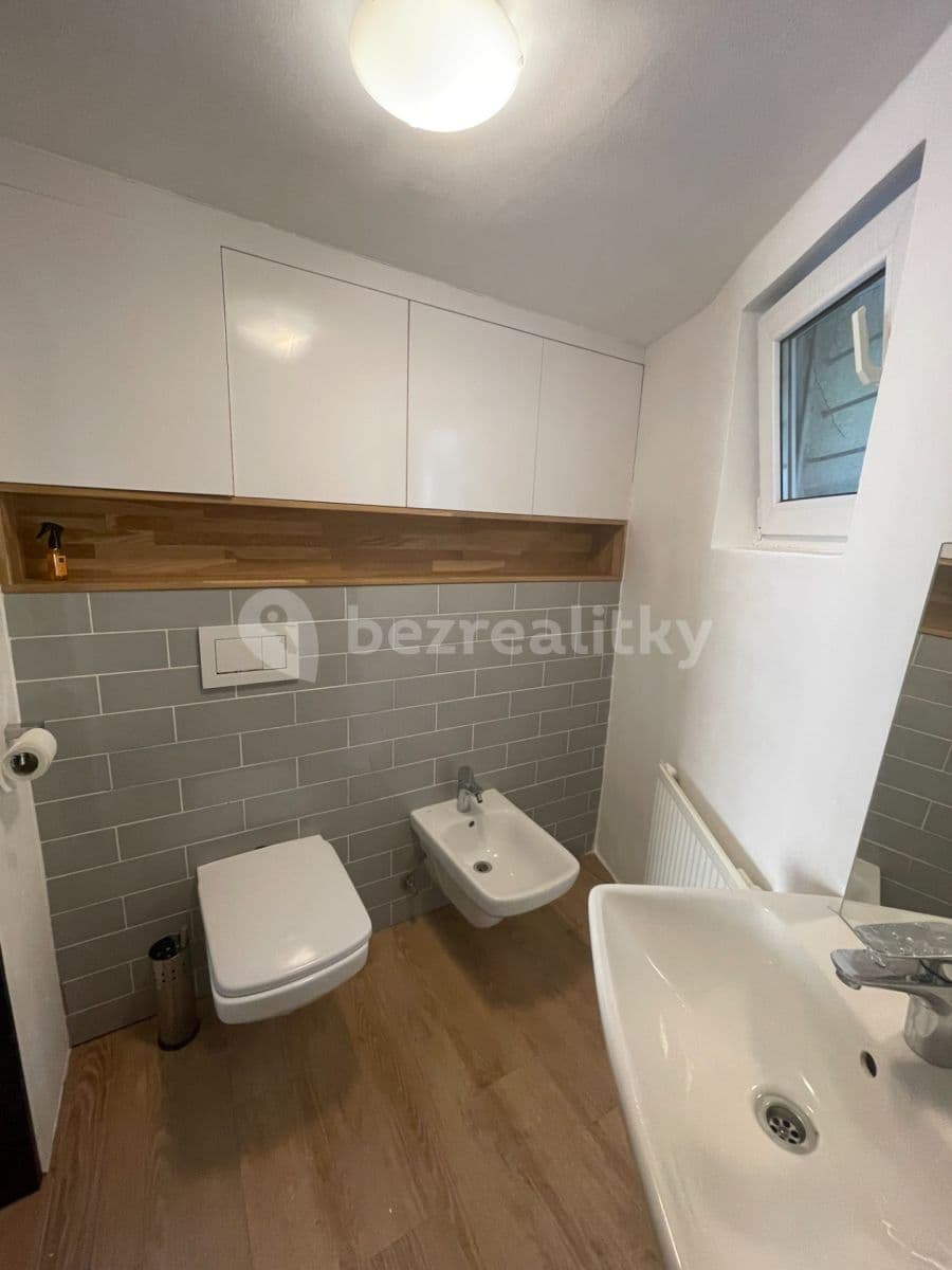 Prenájom bytu 4-izbový 82 m², Záběhlická, Praha, Praha Prenájom bytu 4-izbový 82 m², Záběhlická, Praha, Praha