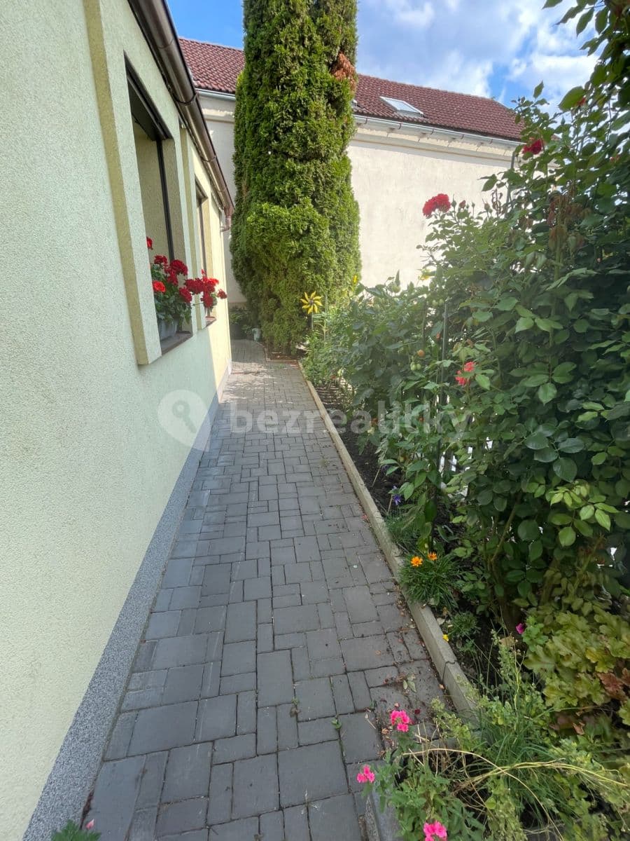 Prenájom bytu 4-izbový 82 m², Záběhlická, Praha, Praha Prenájom bytu 4-izbový 82 m², Záběhlická, Praha, Praha