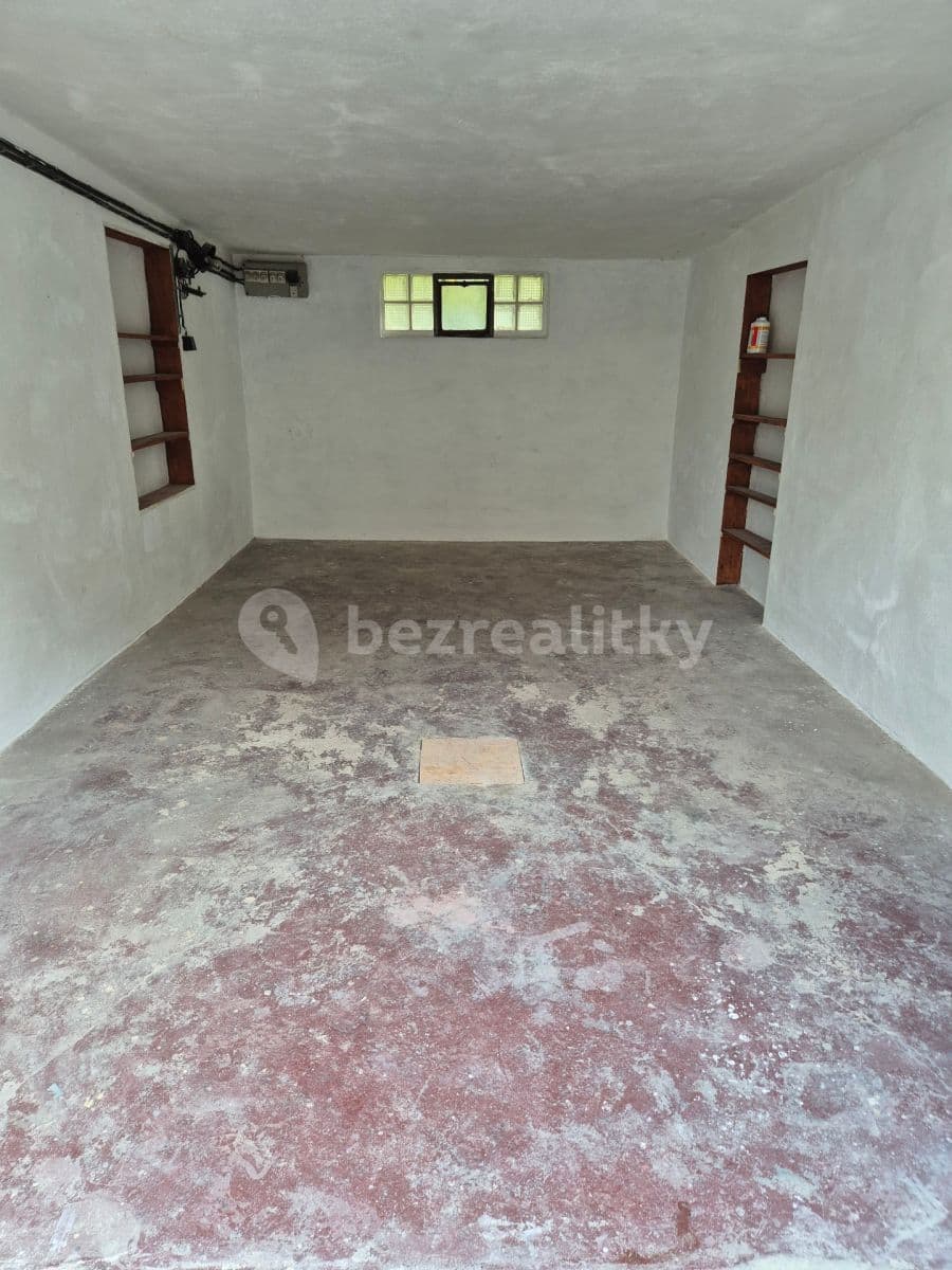 Prenájom garáže 19 m², U První baterie, Praha, Praha Prenájom garáže 19 m², U První baterie, Praha, Praha