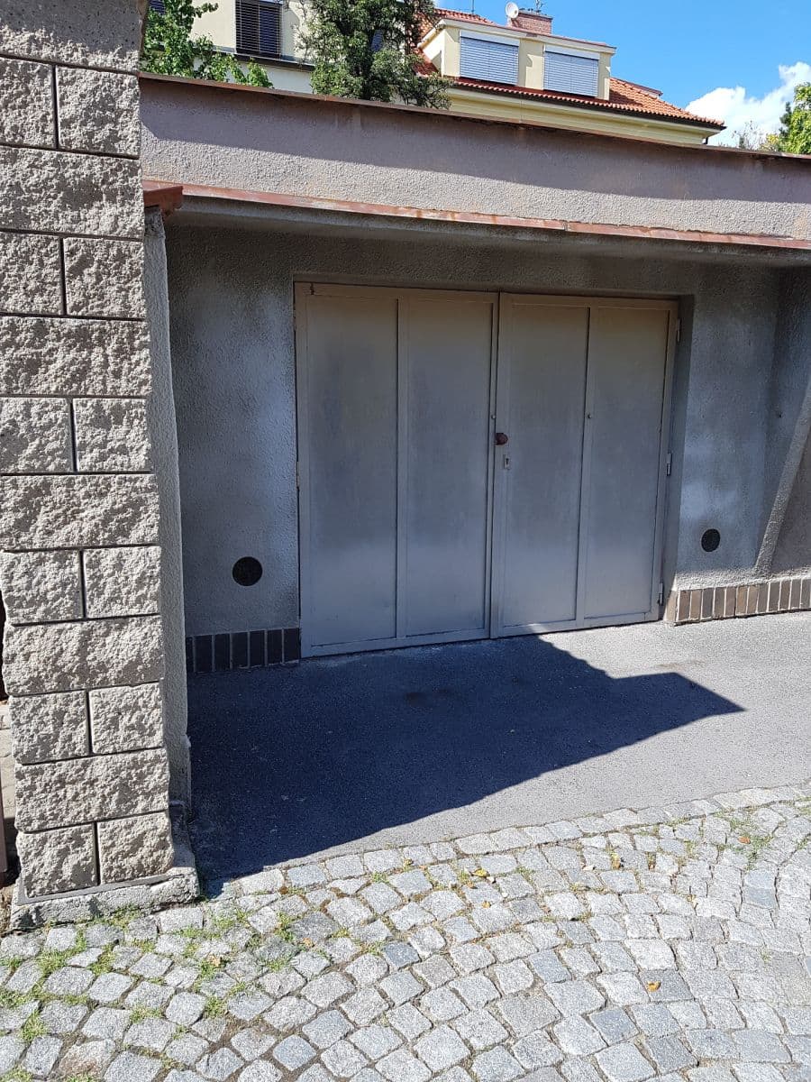 Prenájom garáže 19 m², U První baterie, Praha, Praha Prenájom garáže 19 m², U První baterie, Praha, Praha